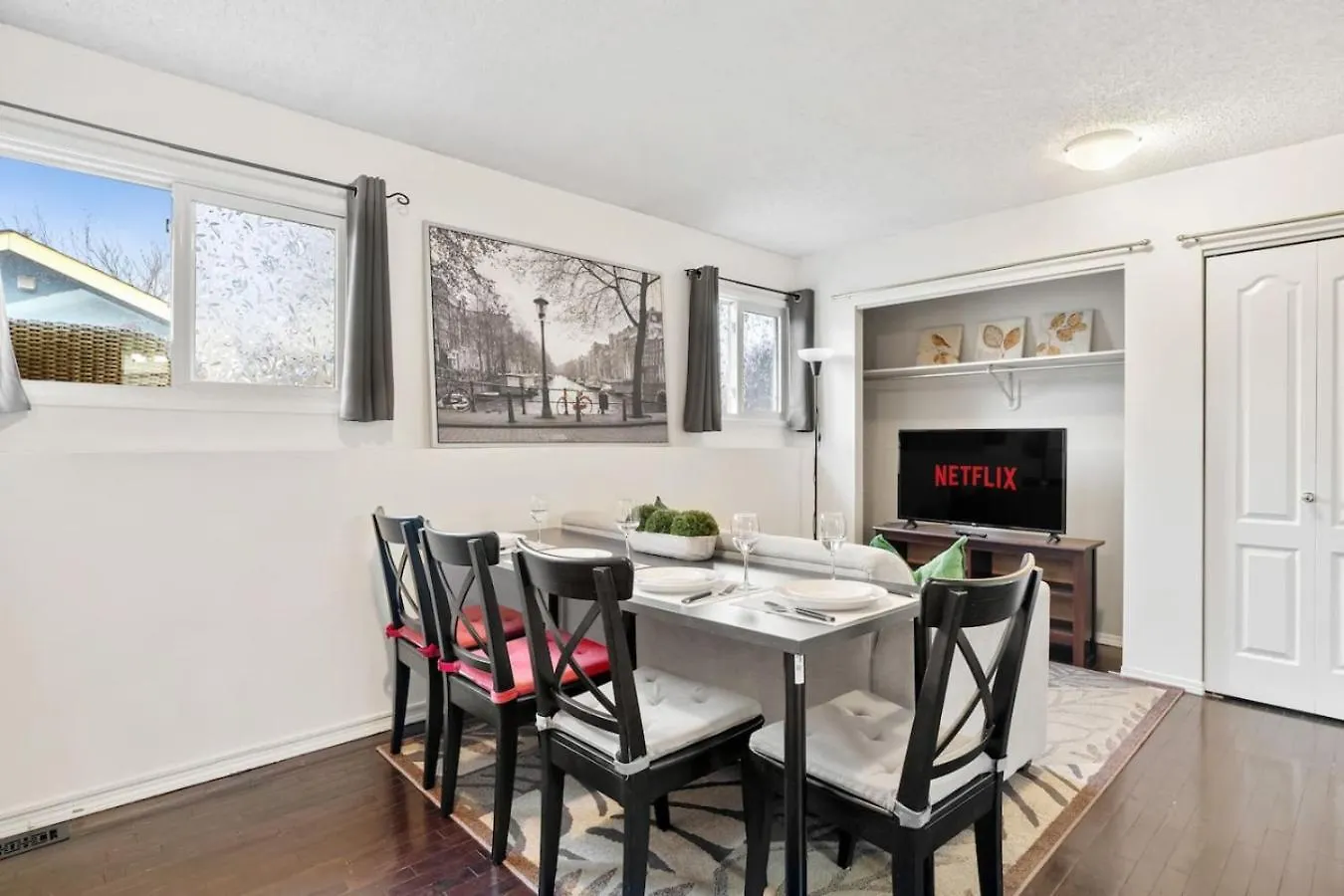 1 Bedroom Cozy Retreat - Queen Bed, Pet Friendly, Smart Tv, Secure & Private Access, Free Parking, Netflix & More! Calgary 0*,  Canada