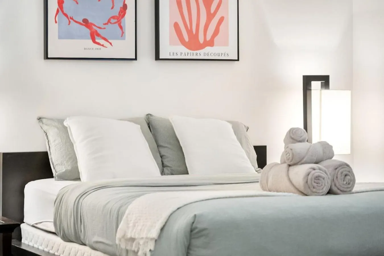 1 Bedroom Cozy Retreat - Queen Bed, Pet Friendly, Smart Tv, Secure & Private Access, Free Parking, Netflix & More! Calgary