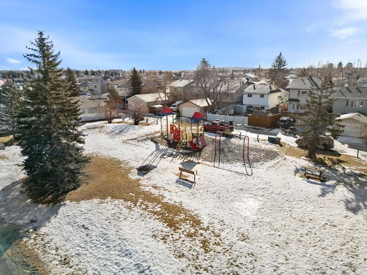 Holiday home 1 Bedroom Cozy Retreat - Queen Bed, Pet Friendly, Smart Tv, Secure & Private Access, Free Parking, Netflix & More! Calgary Canada